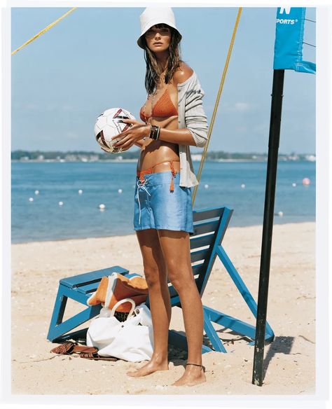 New Outfit Ideas, Carmen Kass, Packable Sun Hat, Zara Shop, Photos Black And White, Vogue Archive, Cruel Summer, Photo Summer, Simple Summer Outfits