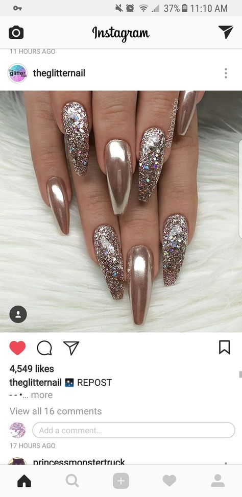 Hate the shape!!!!! Love the colors!!!! 🥳 Happy New Year!!! New Years Nails, Glam Nails, Get Nails, New Year's Nails, Coffin Nails Designs, Fancy Nails, Short Acrylic Nails, Gel Nail Art, Chrome Nails