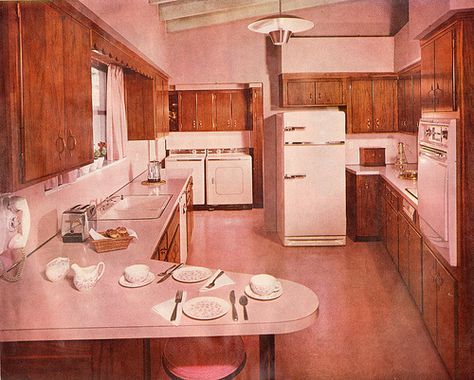 Pink and Pine 1950s dream kitchen - vintage atomic kitchen Pink Retro Kitchen, Old Fashioned Kitchen, Living Colors, 1950s Kitchen, Retro Appliances, Retro Renovation, Casa Vintage, Kitchen Concepts, Century Decor