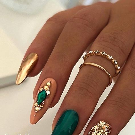 Nails By Minea Bergström on Instagram: "Royal green 👑 Green shades have been the thing in this fall, I can see why 🤎 ————————————————��————————— Products used: • Farbgel ”Majesty” • Farbgel ”Burning Sand” • Chrome Pigment ”Desire” • JustSparkle Glitter ”Thea” Products from @justnails_professional 💅🏼 ————————————————————————— #shinynails #greennails #nudenails #glitternails #fallnails #autumnnails #chromenails #almondnails ————————————————————————— #rakennekynnet #geelikynnet #gelnails #gelena Royal Green Nails, Royal Green, Shiny Nails, Green Shades, Chrome Nails, Green Nails, Nude Nails, The Thing, Almond Nails