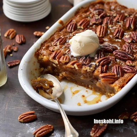 Pecan Cobbler Recipe, Ineskohl Kitchen, Pecan Pie Cobbler, Pecan Cobbler, Chocolate Cobbler, Banana Cheesecake, Lemon Cake Recipe, Cinnamon Roll Cake, Cookie Cake Recipe