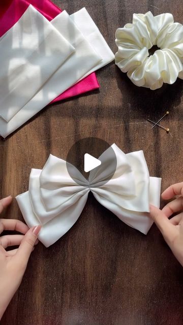 Bow Tie For Hair, Diy Satin Bow, Ribbon Hair Bows Diy Easy, Big Ribbon Bows Diy, How To Make A Bow Tie, Diy Bow Hair Clips, Satin Bow Tutorial, How To Tie A Bow, How To Make A Bow