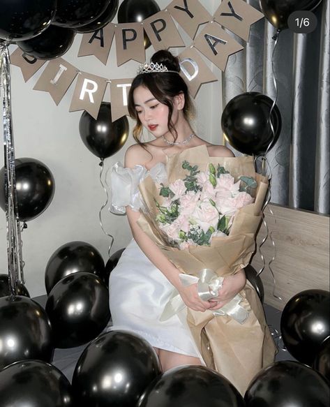 Debut Gift Ideas, Douyin Birthday Photoshoot, Korean Birthday Aesthetic, Debut Theme Ideas 18th Elegant, Douyin Birthday, Korean Birthday Party, Elegant Birthday Photoshoot Ideas, Debut Theme Ideas, Debut Theme