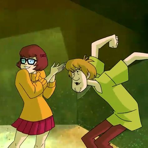 Mystery Incorporated Velma, Scooby Doo Mystery Incorporated Velma, Shaggy And Velma Matching Pfp, Vilma And Shaggy Costume, Velma Shaggy Costume, Shaggy Velma Costume, Velma Mystery Incorporated, Shaggy And Velma Costume Couple, Velma Hairstyle