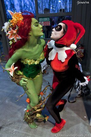 gutsy Dc Martins Outfits, Poison Ivy Costume Diy, Ivy Harley, Poison Ivy Pictures, Ivy And Harley, Harley Cosplay, Adult Disney Costumes, Harley Quinn Halloween Costume, Ivy Cosplay