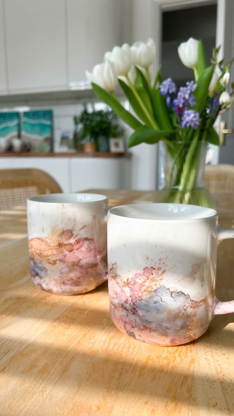 Alcohol Ink Mugs, Ink Pot, Pot Diy, Glitter Tumblers, Painted Mugs, Cement Crafts, Ink In Water, Functional Art, Crafty Ideas