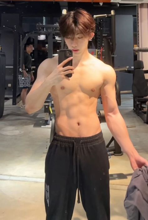 Abs Boyfriend Material, Abs Boyfriend, Ideal Male Body, Gym Boy, Muscle Boy, Boy Boy, Hot Abs, Asian Guys, Cute Asian Guys