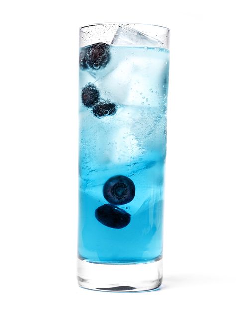 Romulan Ale: Combine 1 ounce blue curacao and 2 ounces vodka in an ice-filled glass. Fill with seltzer, top with a splash of lemon-lime soda, and garnish with blueberries. Romulan Ale Recipe, Romulan Ale, Sprite Soda, Star Trek Party, Ale Recipe, Geek Food, Soda Recipe, Lemon Lime Soda, Blue Cocktails