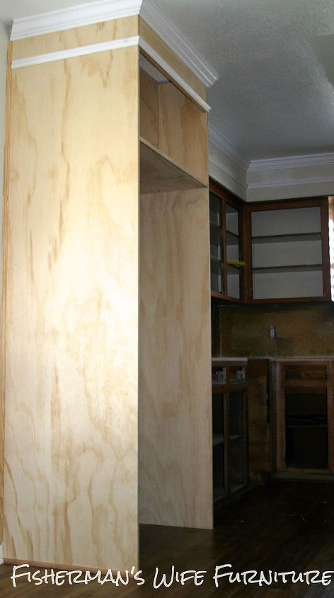 DIY fridge pocket using plywood Refrigerator Enclosure, White Kitchen Makeover, Small White Kitchens, Refrigerator Cabinet, Built In Refrigerator, Bright Kitchens, Kitchen Cabinets Makeover, Ideas Hogar, Diy Kitchen Cabinets