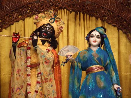 Radha Krishna in Japanese Avatar! OMG! Mayapur Radha Madhava in japanese kimono night outfit Radha Madhav Mayapur, Iskcon Mayapur Radha Krishna, Radha Madhav Iskcon Mayapur, Mayapur Radha Krishna, Iskcon Mayapur, Deity Clothes, Iskcon Krishna, Radhe Krishna Wallpapers, Radhe Shyam