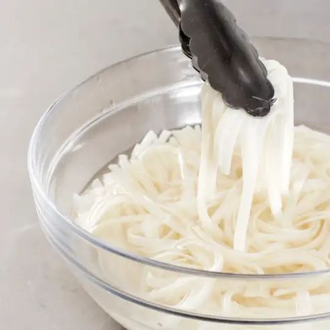 Gluey, sticky noodles? With this method for preparing perfect rice noodles, you’ll never deal with these issues again. Click through to learn more. Sticky Noodles, Drunken Noodles, Perfect Rice, Cooking App, Rice Noodle, Chop Chop, You Perfect, Summer Rolls, Cooks Illustrated