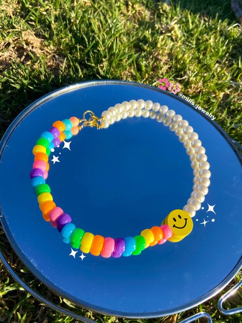 Collar de carita feliz😁!!#emprendimiento #argentina #collar #jewelry #coconut #primaveraverano #primavera #smile #aesthetic Ideas De Collares Aesthetic, Collares Aestethic Diy, Pulseras Aesthetic, Smile Aesthetic, Green Aesthetic Tumblr, Pulseras Kandi, Christmas Apartment, Preppy Jewelry, Trendy Bracelets