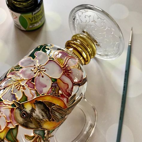 Kids Craft Ideas, Glassware Crafts, Painting Glass Jars, Glass Art Techniques, Glass Painting Patterns, Hand Painted Glasses, Glass Painting Designs, Diy Glass Bottle Crafts, Wine Glass Art