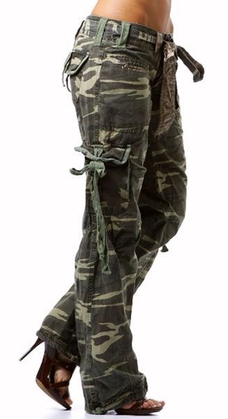 I need these! Womens Outdoor Fashion, Camo Clothes, Camo Stuff, Camo Style, 00s Fashion, Camouflage Pants, Camo Fashion, Camo Cargo Pants, Camouflage Print