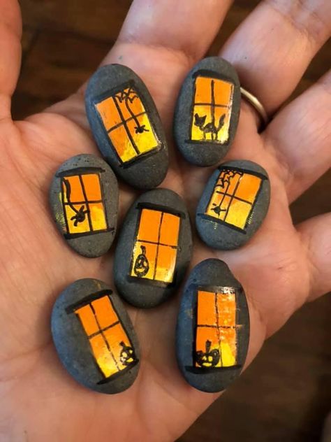 Tiny Rock Painting, Tree Rock Painting Ideas, Slate Ideas, Glass Spider, Spooky October, Halloween Breakfast, Idea For Halloween, Diy Rock Art, Halloween Rocks