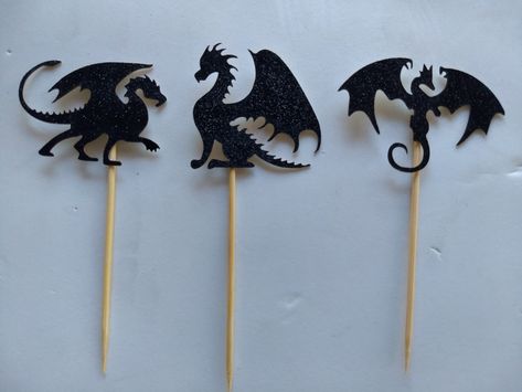 Wings Of Fire Birthday Party Ideas, Wings Of Fire Cake, Wings Of Fire Birthday Party, Wings Of Fire Party, Wings Of Fire Birthday, Dragon Birthday Party Ideas, Dragon Cupcake Toppers, Dragon Party Decorations, Dragon Party Ideas