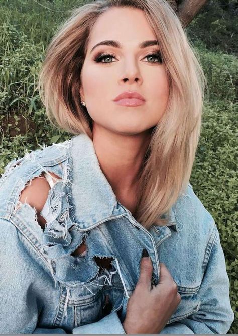 Anne Winters, 13 Reasons Why, 13 Reasons, Pretty Woman, Makeup Looks, Most Beautiful, Open Shoulder Tops, Blonde, Actresses