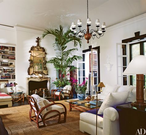 Take a Look Inside Ralph Lauren's House in Jamaica Ralph Lauren House, Case Creole, West Indies Style, British Colonial Decor, British Colonial Style, Colonial Design, Colonial Decor, House Interiors, Beach Living