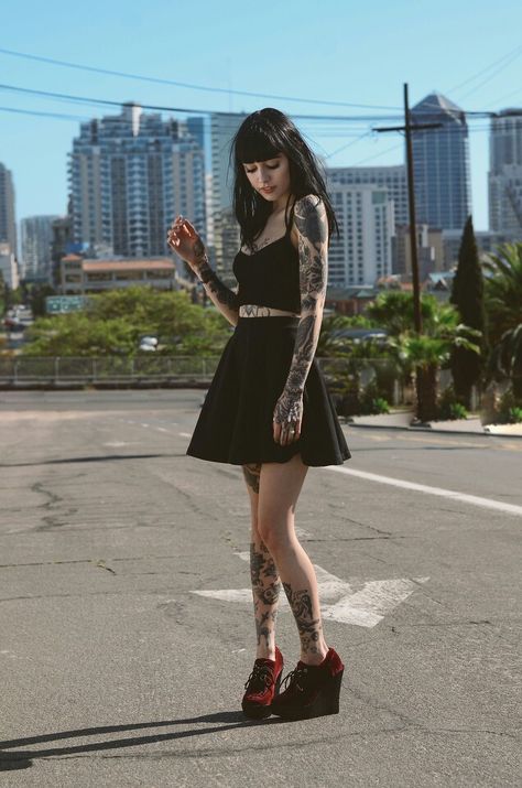 Black Hannah Pixie Snowdon, Hannah Snowdon, Hannah Pixie, Tattoo Photography, Body Modification, Looks Black, Gothic Beauty, Beauty Tattoos, Soft Grunge