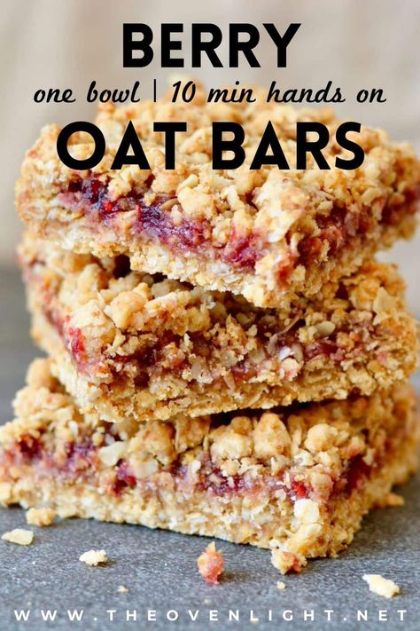 Berry Oat Bars | Healthy One Bowl Recipe | The Oven Light Berry Oat Bars, Oat Bars Healthy, Bars Healthy, Healthy Snack Bars, Dinner Vegetarian, Recipe Soup, Oat Bars, Soup Dinner, Healthy Sweets Recipes