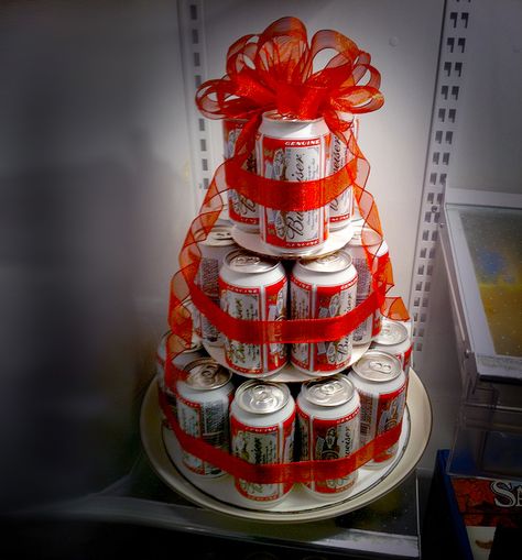 Maiko Nagao - diy, craft, fashion + design blog: DIY: Beer can cake Diy Beer Cake, Beer Bottle Cake, Beer Can Cake, Beer Can Cakes, Birthday Present For Brother, Birthday Beer Cake, Birthday Money Gifts, Cake In A Can, Cake Tower