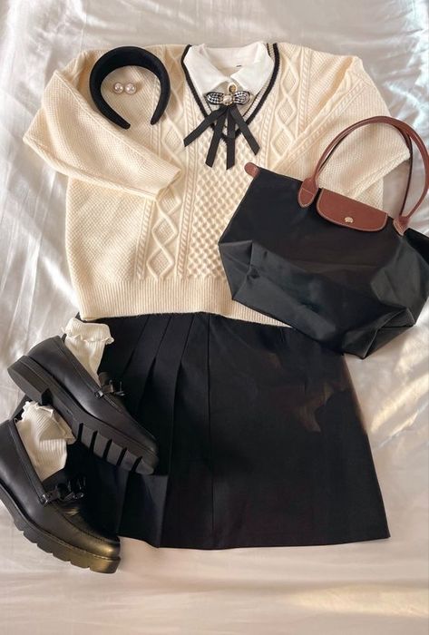 #Oldmoneyfashion #fashion #aesthetic #1 Feminine Outfits Women, Old Money Outfit Women Skirt, Old Money Astethic Outfit Girl, Old Preppy Style, Cute Girl Outfits Aesthetic, Old Money Outfits Skirt, Old Preppy Outfits, Outfits With A Skirt, Old Money Outfits Asthetics