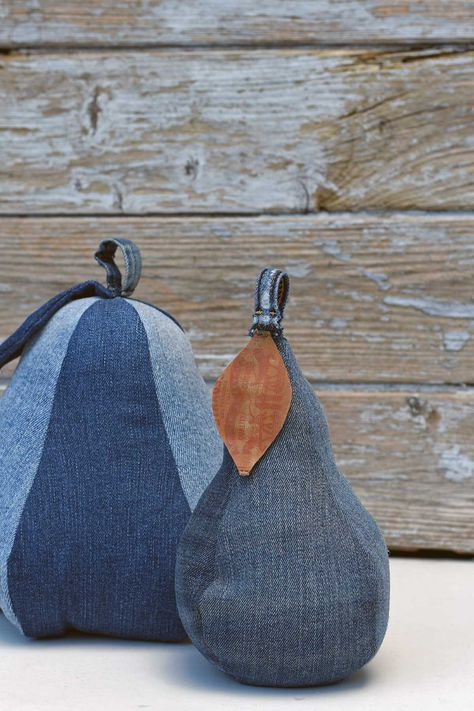 Follow this step-by-step tutorial to create your own pear-shaped door stops from upcycled denim. Our fabric pear pattern is easy to use, making this sewing craft a fun and practical way to repurpose old jeans. Keep your doors open in style with these charming denim creations! Pear Pattern Free, Uses For Old Jeans, Old Jeans Projects, Jean Projects, Denim Recycle, Pear Pattern, Flower Fabric Pattern, Sewing Christmas Gifts, Denim Scraps