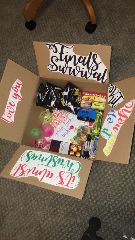 Study Gifts Survival Kits, Exam Survival Kit Ideas, Finals Survival Kit, Finals Week Survival Kit Care Packages, Exam Survival Kit Care Packages, Study Basket Gift Survival Kits, Finals Care Package, Diy Christmas Gifts Food, Christmas Diy Food