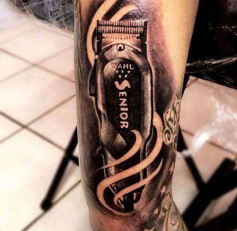 Barber Tattoos Men, Clipper Tattoo Barber, Clippers Tattoo, Hairstylist Tattoos, Tattoo Session, Barber School, Barber Tattoo, Stylist Tattoos, Forearm Tattoo