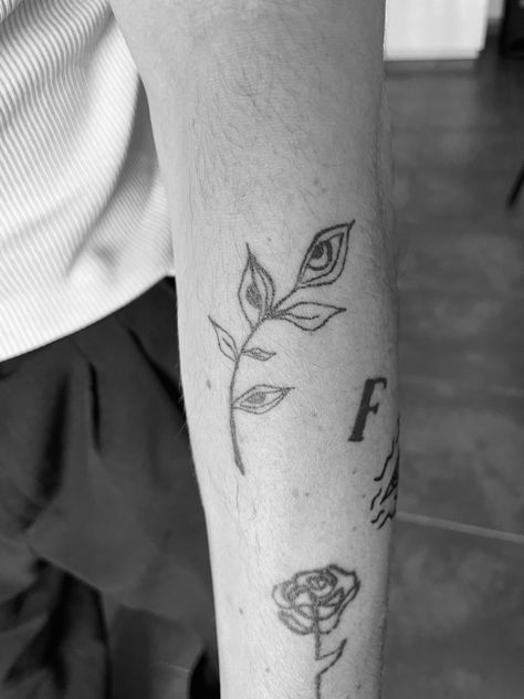 Freehand tattoo, tattoo inspo, tattoo, tatouage, ink, tattoing, flash tattoo, small tattoo, tattoo artist, tattoo of the day, line work, hippie tattoo, free machine tattoo Spiritual Growth Tattoo, Growth Tattoo, Tattoo Plant, Eyes Tattoo, Tat Ideas, Eye Tattoo, Tree Tattoo, Plant Growth, Spiritual Growth