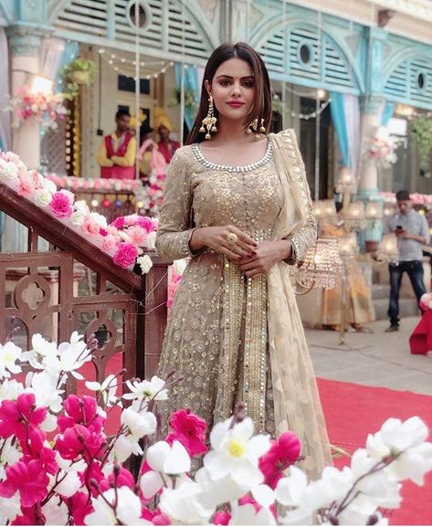 indian jewelry Priyanka Chahar Choudhary Outfits, Beige Anarkali, Priyanka Chahar Choudhary, Priyanka Choudhary, Priyanka Chahar, Sharara Dress, Blouse Tops Designs, Aditi Sharma, Gown Party Wear