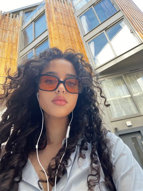 Curly Hair Sunglasses, Curly Hair In Headband, Curly Hair With Headphones, One Length Long Hair, 90s Glasses, Natural Curly Hair Cuts, Fashion 90s, Cute Sunglasses, Hairdos For Curly Hair