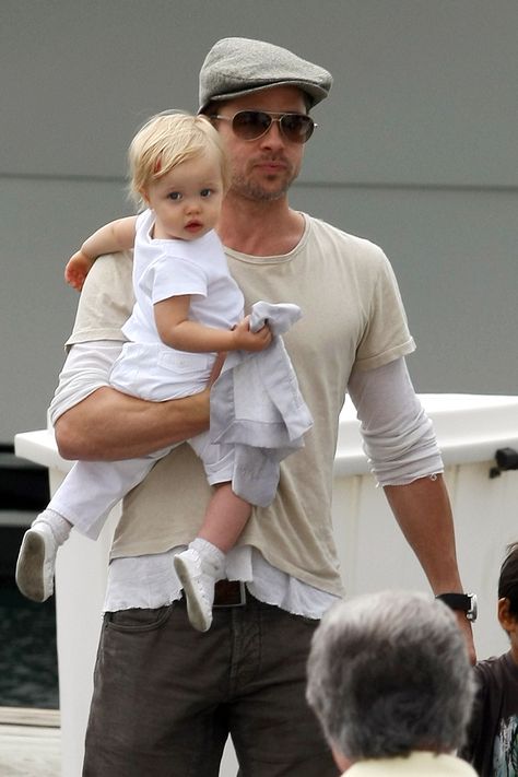 In honor of Father's Day, we celebrate the Daddy's girls who learned from the best. Brad Pitt Kids, Shiloh Pitt, Brad Pitt Daughter, Fathers And Daughters, Father Daughter Photos, Shiloh Jolie-pitt, Shiloh Jolie, Brad And Angelina, Brad Pitt And Angelina Jolie