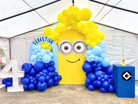 Balloons Theme Birthday Party, Despicable Me 1st Birthday Party, Minion Decoration Ideas, Minions Backdrop Party Ideas, Minion Birthday Party Backdrop, Minions 3rd Birthday Party Ideas, Minion Theme Decoration, Minions Second Birthday Party, Minions Photoshoot