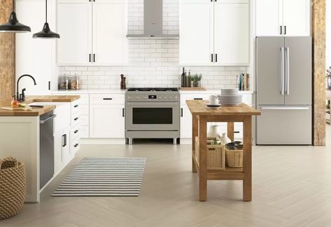 Industrial Style Ranges & Rangetops | Bosch Home Appliances Bosch Kitchen, Combination Wall Oven, Bosch Appliances, Built In Refrigerator, Kitchen Concepts, Stylish Kitchen, Loft Spaces, Stone Flooring, In Kitchen