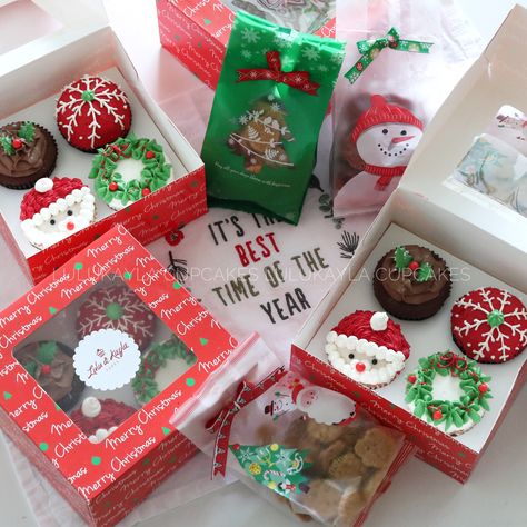 Christmas Cupcake Gift Box Ideas, Xmas Cupcakes, Miss Cake, Christmas Cupcakes Decoration, Christmas Cake Designs, Snacks Ideas, Cupcake Gift, Christmas Cupcake, New Year's Cake