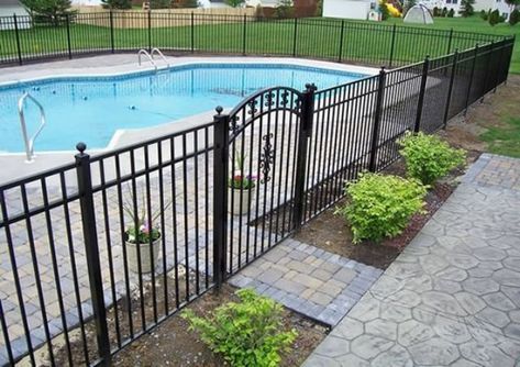 Pool Patio Ideas, Fence Around Pool, Florida Houses, Pool Fences, Backyard Plans, Metal Pool, Inground Pool Landscaping, Pool Fencing, Backyard Layout