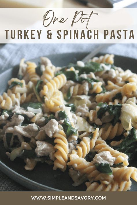 Ground turkey and spinach is a delicious and easy recipe that combines ground turkey, pasta, spinach, and artichokes tossed in a delicious cream sauce. It's a one-pot recipe that is quick and easy to make, perfect for a weeknight dinner. This recipe is packed with flavor and is sure to become a family favorite! Ground Turkey And Spinach, Meat Pasta Sauce, Recipe With Ground Turkey, Ground Turkey Pasta, Ground Turkey Recipes Easy, Pasta Spinach, Flexitarian Recipes, Turkey Pasta, Pasta With Meat Sauce