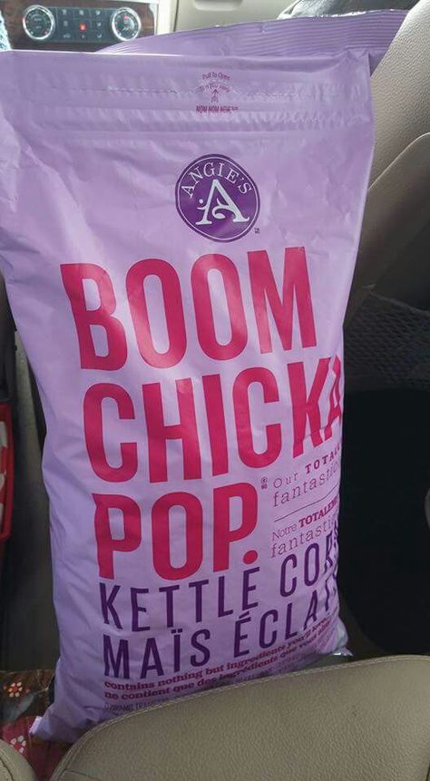 Boom Chicka Pop, Popcorn Sweet, Kettle Popcorn, Types Of Snacks, Sweet Popcorn, Pop Popcorn, Kettle Corn, Food Motivation, My Christmas List