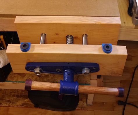 How to turn cabinet maker's vice hardware into a functional bunch vice. Workbench Vice, Woodworking Vice, Heavy Duty Work Bench, Bench Vice, Table Clamp, Woodworking Table, Wood Post, Work Bench, Yard Design