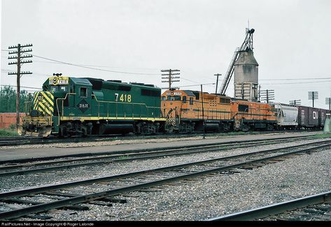 RailPictures.Net Photo: DH 7418 Delaware & Hudson EMD GP39-2 at Bangor, Maine by Roger Lalonde Railroad Images, Bangor Maine, Rail Transport, Maine Usa, Railroad Photography, Bangor, Delaware, American History, New England