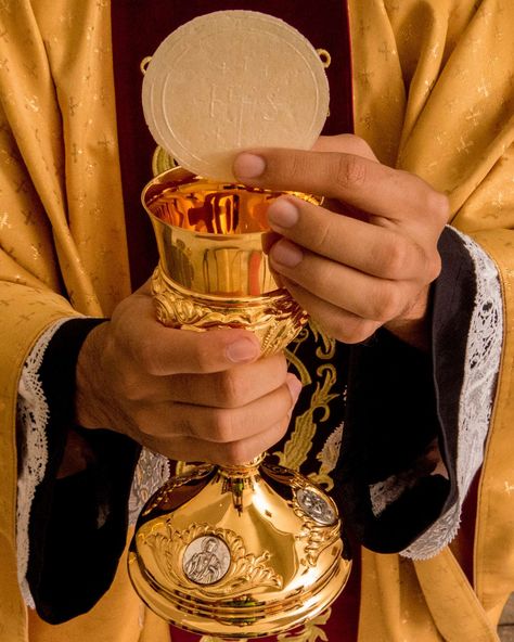 Mi Cuerpo, Mi Sangre photo - Cathopic Feast Of Corpus Christi, St Ambrose, New Covenant, Catholic Altar, Eucharistic Adoration, In Remembrance Of Me, Beautiful Scenery Photography, Blood Of Christ, Thomas Aquinas