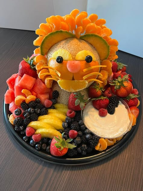 Fruit Platter Animal Designs, Giraffe Fruit Tray, Lion Fruit Tray, Fruit Tray Animals, Safari Fruit Tray, Animal Fruit Tray, Deco Fruit, Fruits Decoration, Animal Fruit