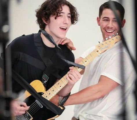 Frankie and Nick Jonas Nick Jonas Instagram, Happy Birthday Bro, Frankie Jonas, Best Party Songs, Danielle Jonas, The Jonas Brothers, Jonas Brother, Easy At Home Workouts, Band Of Brothers