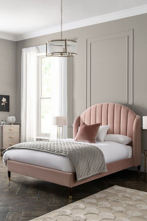 Pink And Wood Bedroom, Pink Bed Ideas, Latest Bed Design, Pink Velvet Bed, Idea Bedroom, Lights Room, Decorations Lights, Pink Bed, Decorations Bedroom