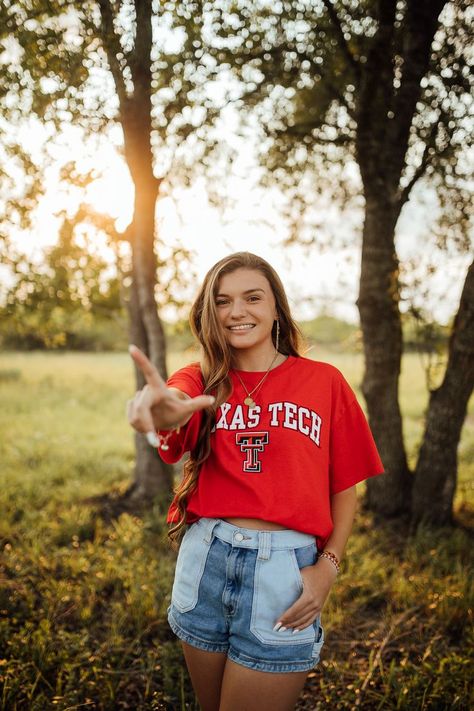 Senior Picture With College Shirt, College Announcement Ideas Senior Pictures, Acceptance Letter College Pictures, Senior Photos College Shirt, Senior Pics With College Shirt, Texas Senior Pictures, College Tshirt Senior Pictures, Senior Pictures College Shirt, College Tshirt Photoshoot