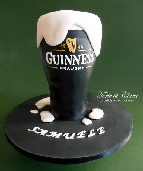 Guinness pint cake Birthday Cake Beer, Gin And Tonic Cake, 30th Birthday Cupcakes, Irish Cake, Birthday Beer Cake, Zoo Cake, Guinness Cake, St Patrick's Day Cookies, Gravity Cake