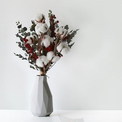 Outside Fall Decor, Minimalist Christmas Decor, Christmas Bouquet, Flower Vase Arrangements, Dry Flower, Boho Christmas, Winter Diy, Dried Flower Bouquet, Dried Flower Arrangements