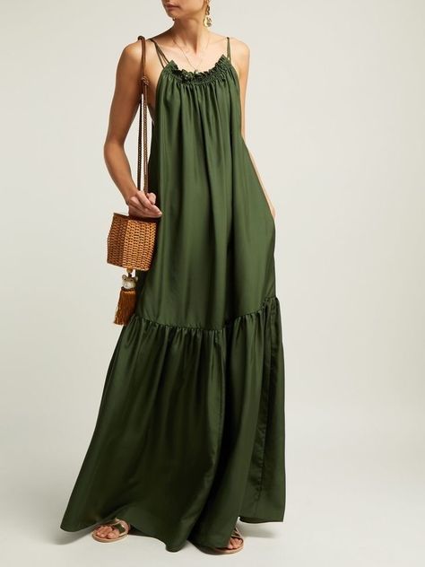 Three Graces, Satin Maxi Dress, Mein Style, 가을 패션, Chic Dress, Best Fashion, Sewing Dresses, Dress Patterns, Green Dress