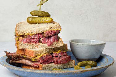 Montreal Smoked Meat Recipe, Montreal Smoked Meat, Meat Sandwich, Smoked Meat Recipes, Smoked Meat, Meat Recipe, Sliced Meat, Smoked Brisket, Celery Seed